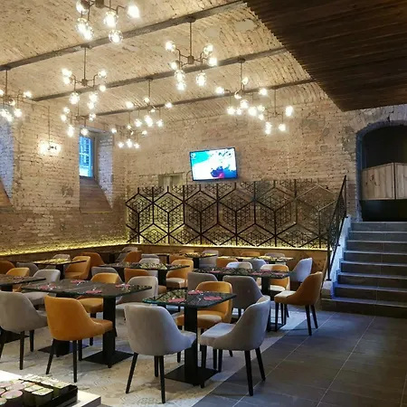 Marquise Garni Hotel 4*
